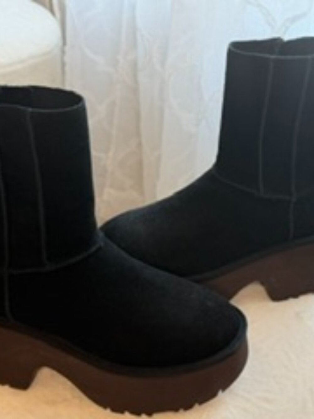UGG-Classic Twin Seam New Heights boots